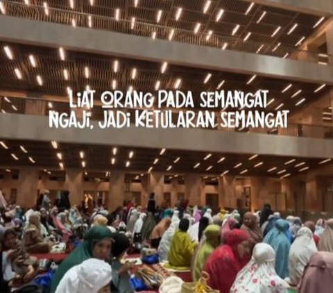 Bahagia Bisa Fokus Beribadah, Momen Wanita Jalani Iktikaf di Masjid Istiqlal Ini Curi Perhatian
