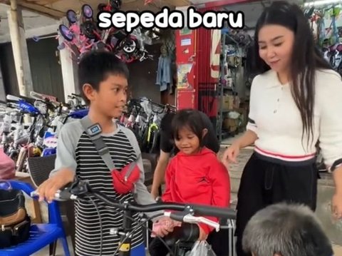 Viral Perjuangan Kakak Beradik Jualan Takjil di Pinggir Jalan, Bikin Haru
