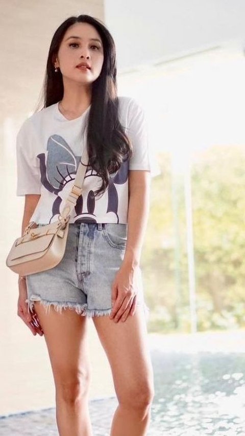 Potret rumah mewah milik Sandra Dewi yang terletak di kawasan elit Jakarta Selatan memiliki fasilitas layaknya sebuah hotel