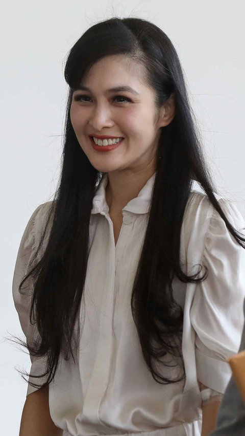 FOTO: Ekspresi Sandra Dewi Tebar Senyum Saat Penuhi Panggilan Kejagung Terkait Kasus yang Jerat Harvey Moeus