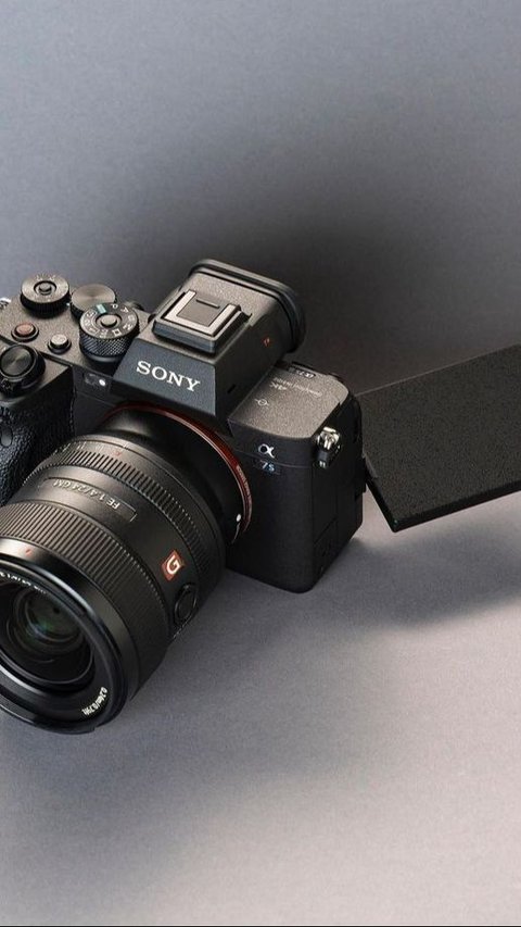 <b>10 Rekomendasi Kamera Mirrorless Terbaik dan Terbaru untuk Pemula di Tahun 2024</b><br>