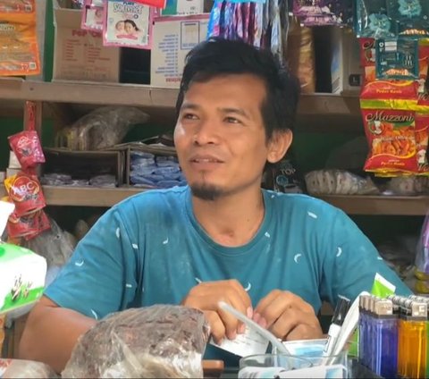 Tinggalkan Pekerjaan di Kota Besar Pilih Pulang Kampung agar Dekat dengan Anak Istri, Kisah Pedagang Kelontong Asal Tuban Ini Bikin Haru