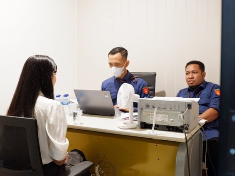 Penampakan Sandra Dewi Diperiksa Penyidik Kejagung