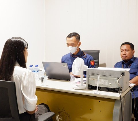 Gimmick Sandra Dewi Saat Diperiksa Kasus Korupsi Suami di Kejagung