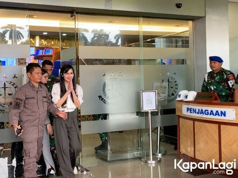 Diperiksa 5 Jam, ini Deretan Foto Sandra Dewi Usai Pemeriksaan di Kejaksaan Agung Terkait Kasus Korupsi Harvey Moeis 'Doain ya'