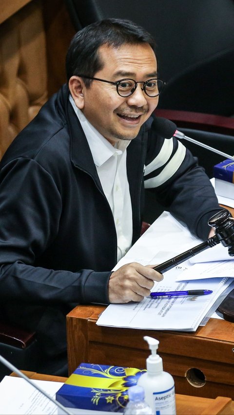 Pimpinan Komisi X DPR RI, Syaiful Huda&nbsp;saat Rapat Kerja Bersama Membahas Pemberian Kewarganegaraan Republik Indonesia Kepada Justin Hubner, Ivar Jenner, Rafael Struick di ruang Badan Legsilasi, DPR RI, Senin (20/03/2023). (Bola.com/Bagaskara Lazuardi)