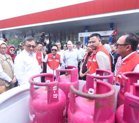 Menteri ESDM Tinjau Kesiapan Pertamina Surabaya Sambut Libur Idulfitri