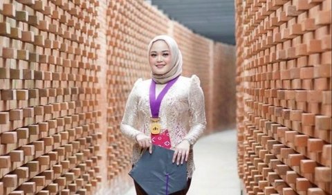 Intip potret hidup Cecillia Gina, anak Limbad, yang kini meniti karier sebagai calon dokter gigi.