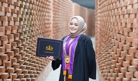 Intip potret hidup Cecillia Gina, anak Limbad, yang kini meniti karier sebagai calon dokter gigi.