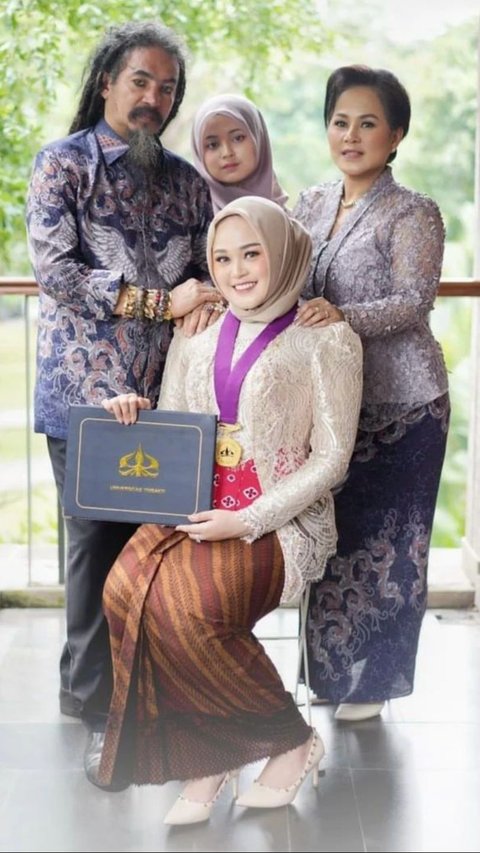 Intip potret hidup Cecillia Gina, anak Limbad, yang kini meniti karier sebagai calon dokter gigi.