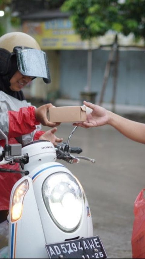 Bulan penuh keberkahan ini usahakan selalu diisi dengan banyak kebaikan, salah satunya bersedekah.