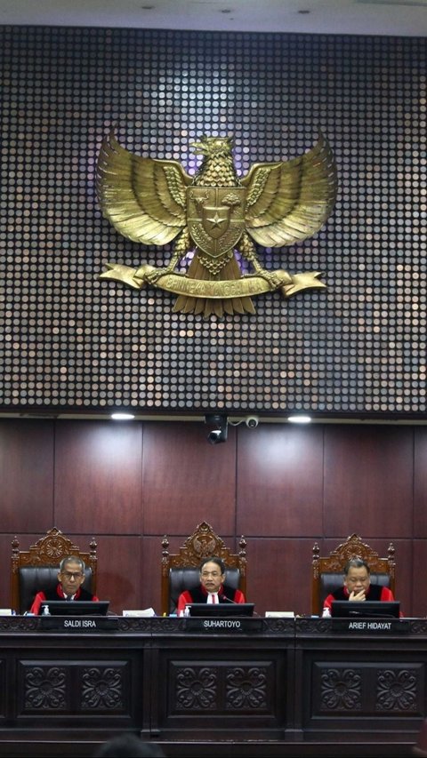 FOTO: Gaya 4 Menteri Jokowi Tiba di Gedung MK, Airlangga & Muhadjir Kompak Hitam-Hitam<br>