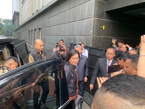 FOTO: Gaya 4 Menteri Jokowi Tiba di Gedung MK, Airlangga & Muhadjir Kompak Hitam-Hitam