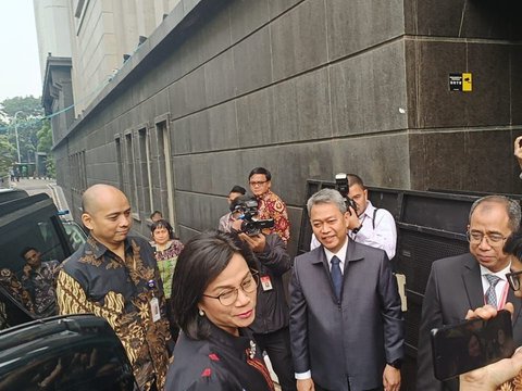 FOTO: Gaya 4 Menteri Jokowi Tiba di Gedung MK, Airlangga & Muhadjir Kompak Hitam-Hitam