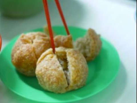 Mencicipi Sajian Lawas di Warung Bakmi Babah Tong Matraman, Punya Menu Bubur yang Topingnya Dipisah