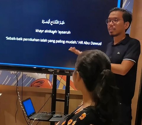 Unique and Rare! Convincing and Asking for Future In-Laws' Blessings, This Man Uses PowerPoint Presentation
