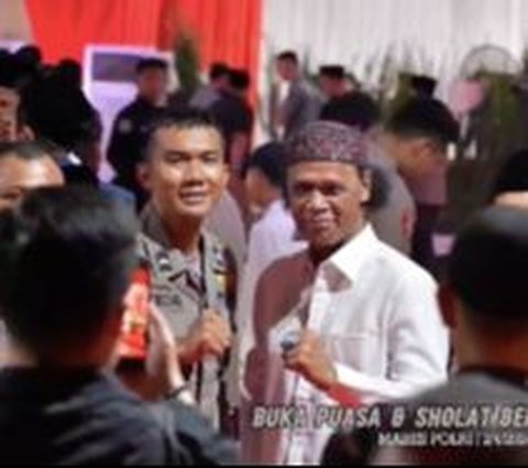 Momen Hercules Buka Puasa dan Salat Bareng TNI Polri, jadi Idola Ramai Dimintai Foto oleh Anggota