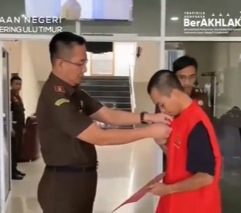 Tangis Densi di Pelukan Kajari OKU Timur Setelah Kasusnya Dihentikan Berdasar Keadilan Restoratif