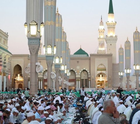 FOTO: Indahnya Mengisi Ramadan dengan Memperbanyak Ibadah di Masjid Nabawi