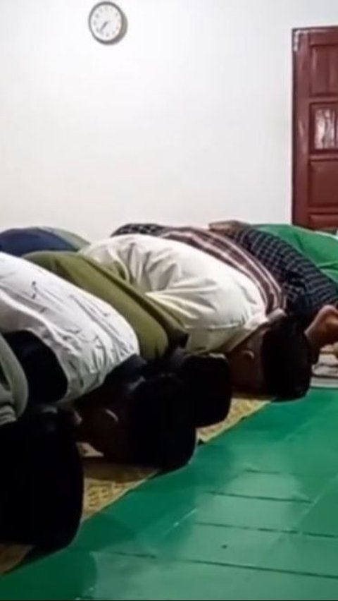 Rayakan Lebaran Hari Ini, Begini Potret Jemaah Aolia Gunungkidul Laksanakan Salat Idulfitri Lebih Awal