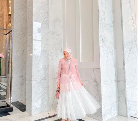 Inspiration for an Elegant Look with Tulle Skirt for Idul Fitri Vacation