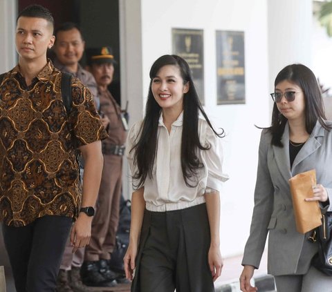 Sandra Dewi Wears Luxury Shoes when Examined by the Attorney General's Office, Priced at around Rp17 Million