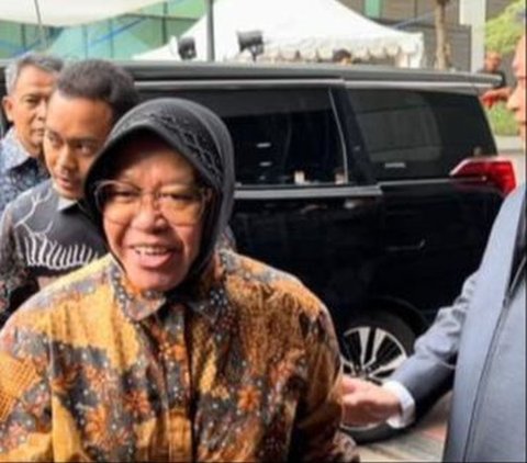 Hakim Konstitusi Pertanyakan Peran Risma Minim Saat Pembagian Bansos Dibanding Airlangga dan Muhadjir