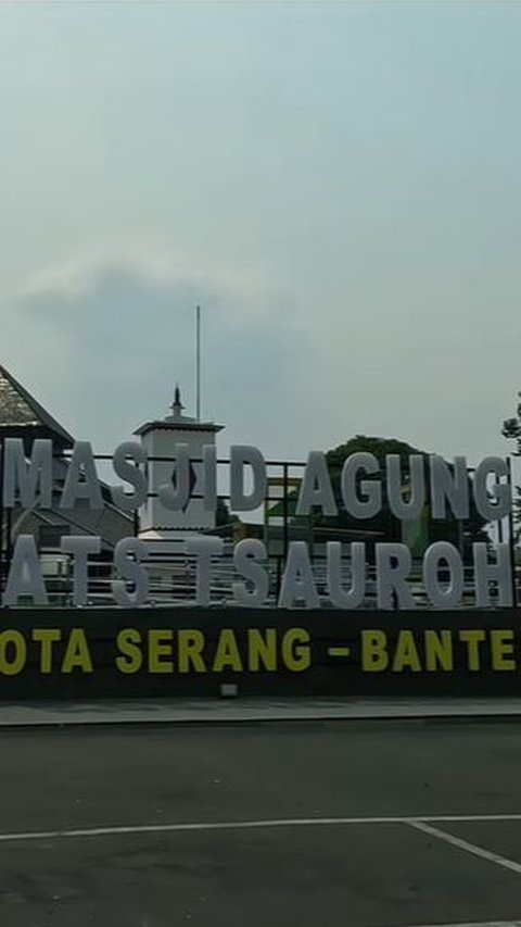 Mengunjungi Masjid Ats Tsauroh Serang, Bentuknya Mirip Pendopo Jawa dan Punya Taman Estetik