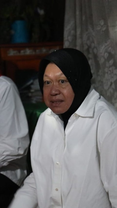 Hakim Konstitusi Pertanyakan Peran Risma Minim Saat Pembagian Bansos Dibanding Airlangga dan Muhadjir