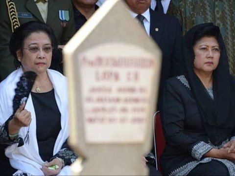 Potret Lawas Putri Sang Proklamator Hadiri Pemakaman Suaminya, Ada Sosok Ibu Negara yang Dirindukan