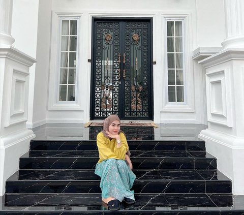 Luxury House Competition between Daffa Nabilah and Angel Tacik, Two Viral Sidoarjo Sultans Sharing Free Takjil