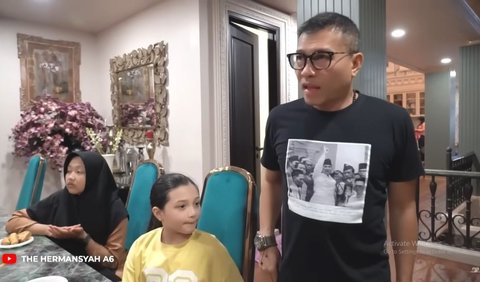 Salah satu momen spesial dalam buka puasa keluarga Ashanty adalah kedatangan Aulia, anak angkat Anang dan Ashanty.