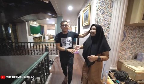 Walaupun Aulia tidak tinggal serumah dengan Ashanty dan Anang, Ashanty tetap memberikan dukungan penuh, termasuk dalam pembiayaan pendidikan Aulia. 