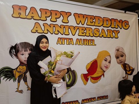 Portrait of Atta-Aurel's 3rd Anniversary with Pecel Lele Theme, Bouquet of Flowers from Lalapan Becomes the Highlight