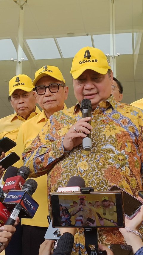 Riuh Tawa Sidang MK saat Airlangga Bilang Bungkusan Bansos Tak Ada Warna Kuning, Hakim: Warna Lain Ada?