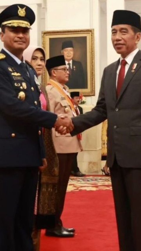 Momen Presiden Jokowi Resmi Lantik Eks Ajudan Tonny Harjono Jabat Kasau