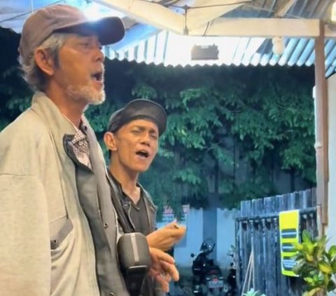 Pengamen Nyanyi Lagu ‘Country Road’ di Coffee Shop, Netizen ‘Berasa Makan di Pinggiran Texas’