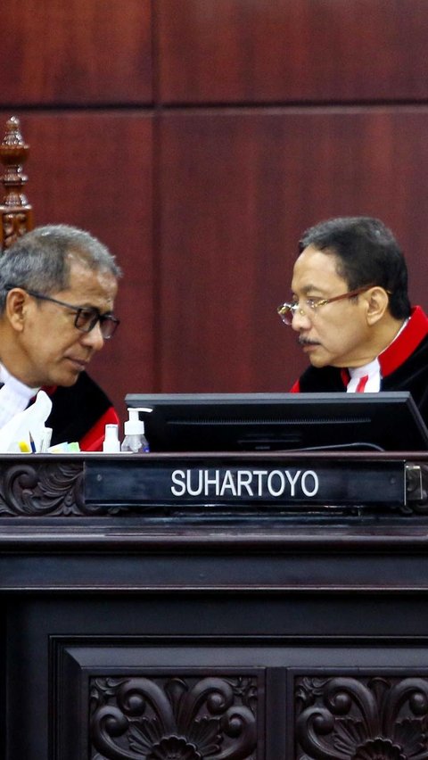 Ketua MK Cecar Dua Menko Soal Bansos, Muhadjir Menjawab & Airlangga Ogah Tambahkan