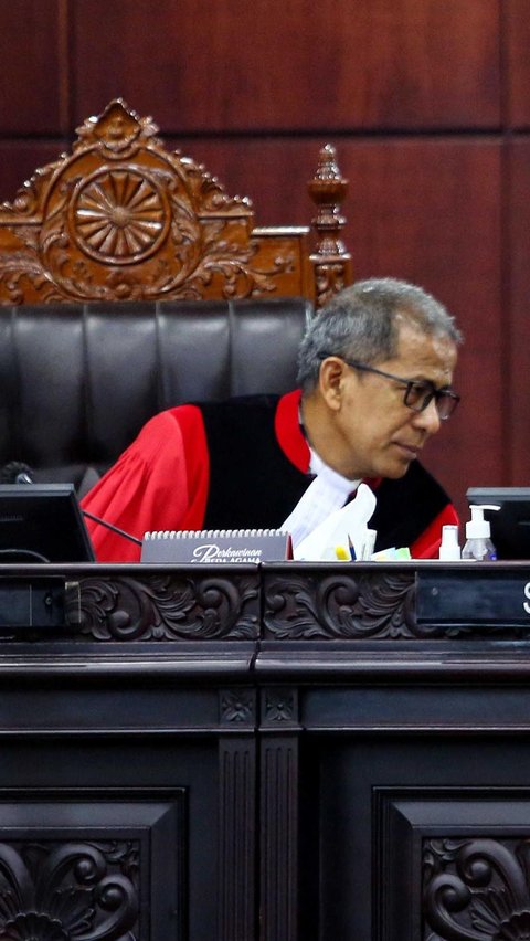 Tajam Hakim MK Tanya 4 Menteri Alasan Jokowi Sering ke Jateng, Soroti Sumber Dananya!