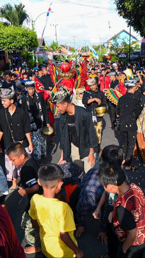 4. Puter Kayun, tradisi warga Boyolangu, Kecamatan Giri, saat memasuki hari ke sepuluh di Bulan Syawal.