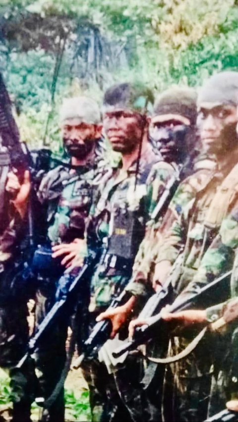 Potret Lawas Jenderal Marinir TNI AL & Pasukan saat Masih 'Hidup di Hutan', Penampilannya Garang Bak Rambo