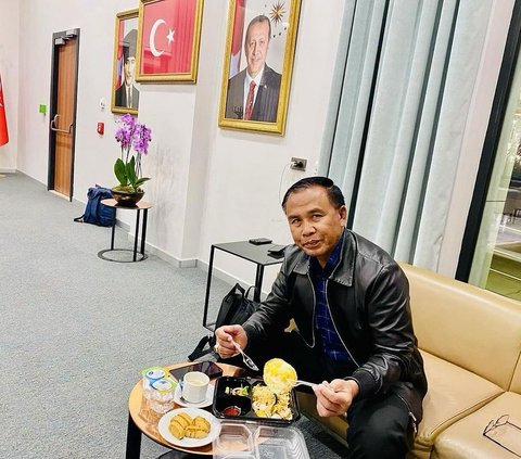 Mantan Komandan Kodiklatal Letnan Jenderal TNI (Mar)(Purn) Suhartono bernostalgia lewat foto jadul yang ia unggah di akun media sosial pribadinya.