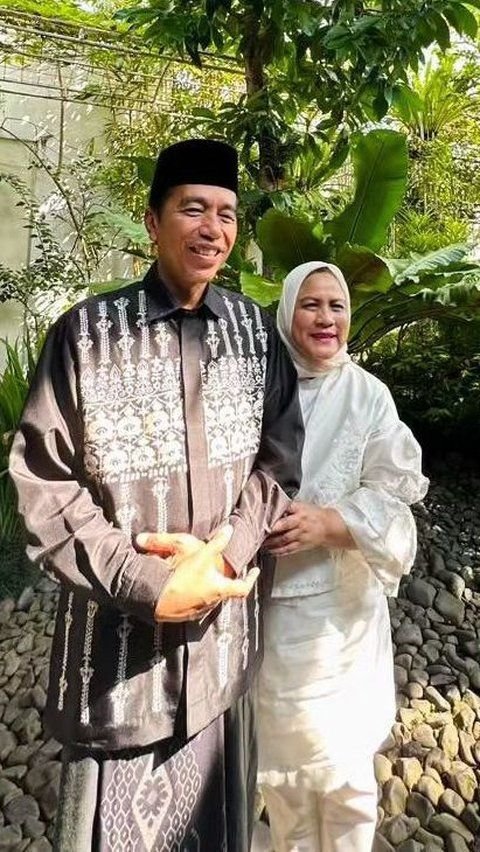 Penampilan lain istri presiden ke-7.  Iriana tampil anggun dengan busana berwarna putih serasi dengan Joko Widodo. Kesan sederhana selalu terpancar dari ibu negara ini.