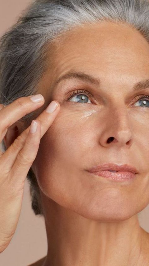 <b>Jika Memiliki Kantung Mata Bengkak, Gunakan Eye Cream yang Kaya Akan Antioksidan</b><br>
