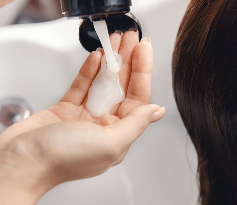 Scalp Odor? Here's How to Overcome It