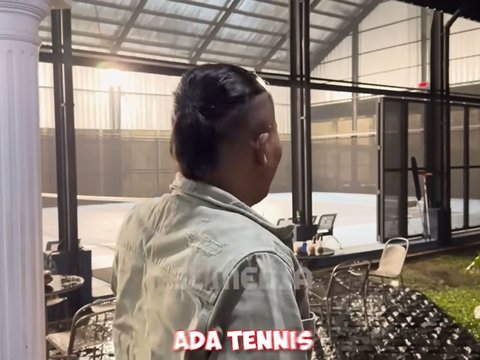 Potret Kediaman Raffi Ahmad Dilengkapi Sarana Olahraga dari Lapang Tenis Hingga Bulu Tangkis, Sule Sampai Melongo
