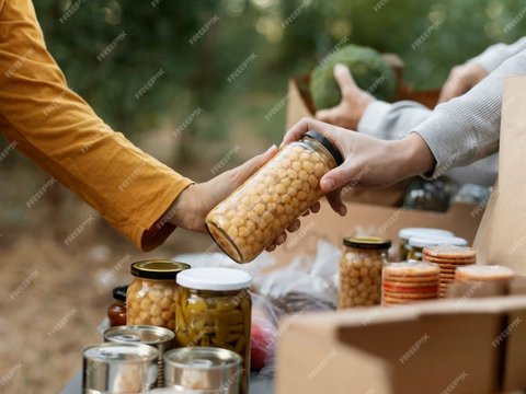 Intip Keseruan Tradisi Bibibi Probolinggo, Warga Kompak Bagikan Makanan dan Uang pada Malam ke-27 Ramadan