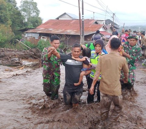 Banjir Lahar Dingin Gunung Marapi, 8 Orang Dilarikan ke Rumah Sakit