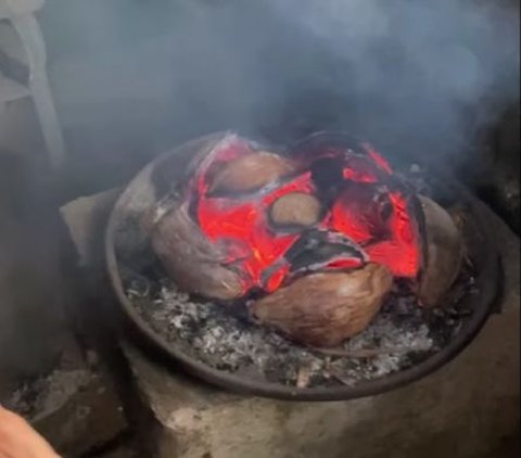 Rahasia Kenikmatan Kue Klemben Banyuwangi, Camilan Manis dan Gurih yang Dipanggang Pakai Oven Tanah