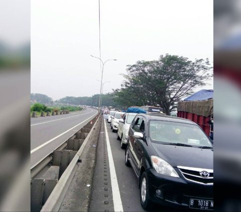 Tol Merak Macet, Pemudik Siapkan Sarung Jadi WC Darurat